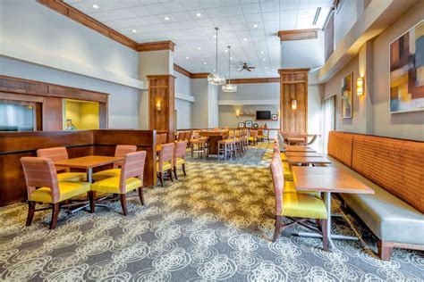 Hampton Inn Boston Norwood Hotel (Norwood (MA)) - Deals, Photos & Reviews