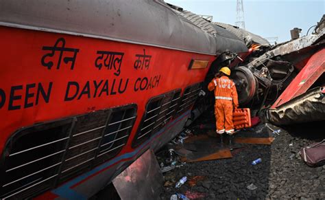 Massive Odisha Coromandel Express Train Accident Tragedy Horrific Visuals Sakshi