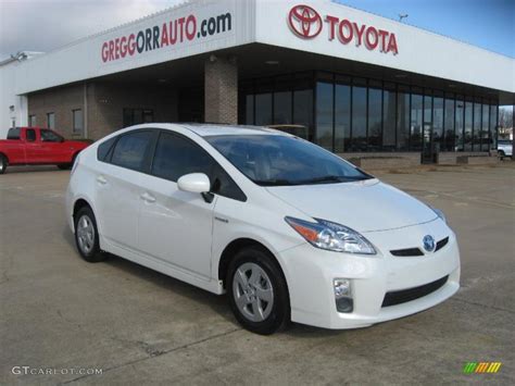 Blizzard White Pearl Toyota Prius Hybrid Ii Photo