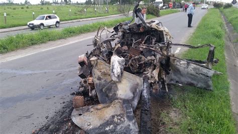 Homem Morre Carbonizado Ap S Acidente Entre Carro E Caminh O Carregado