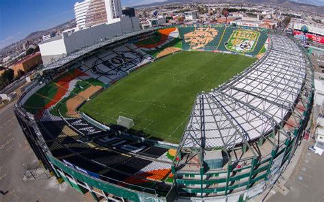 Estadio León sports stadium lighting