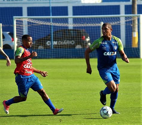 Um mês após lesão Rodrigão treina bola e deve ficar à disposição