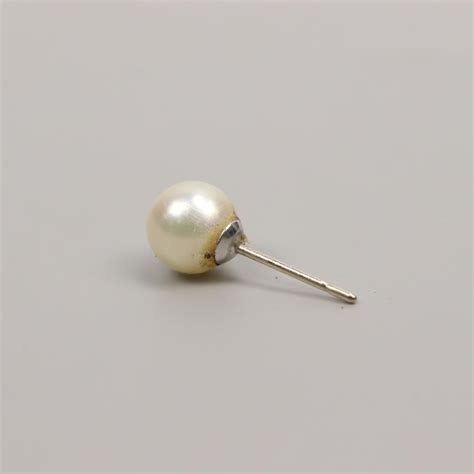 14kt White Gold Pearl Earring Property Room