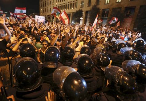 Manifestantes y policía libanesa se enfrentan en Beirut La Hora