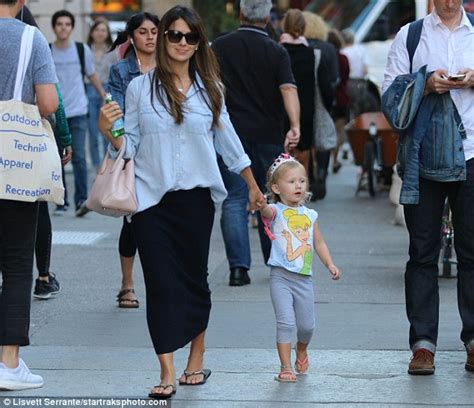 Hilaria Baldwin Cuts A Stylish Figure With Daughter Carmen Daily Mail