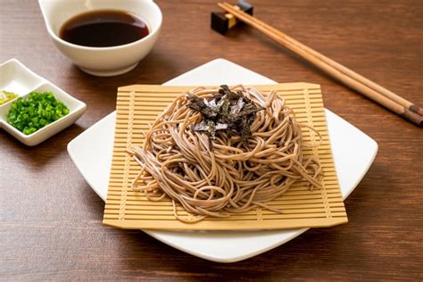 Nouilles Soba Froides Au Sarrasin Ou Ramen Zaru Style Japonais Photo