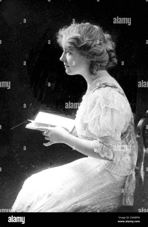 Hot Sexy Antoinette Perry Bikini Pics