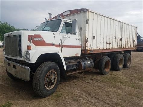 1982 Gmc Brigadier 9500 Tria Grain Truck Bigiron Auctions