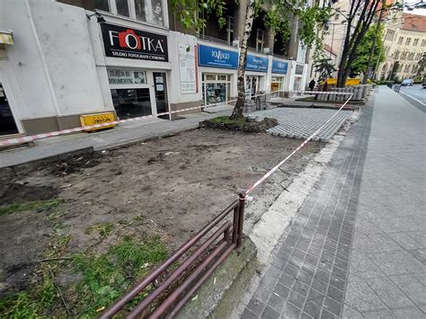 Betonoza W Centrum Poznania Wyci Li Krzewy I Trawnik Zmienili W