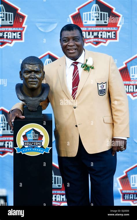 Dave Robinson Poses At The Nfl Class Of 2013 Enshrinement Ceremony At