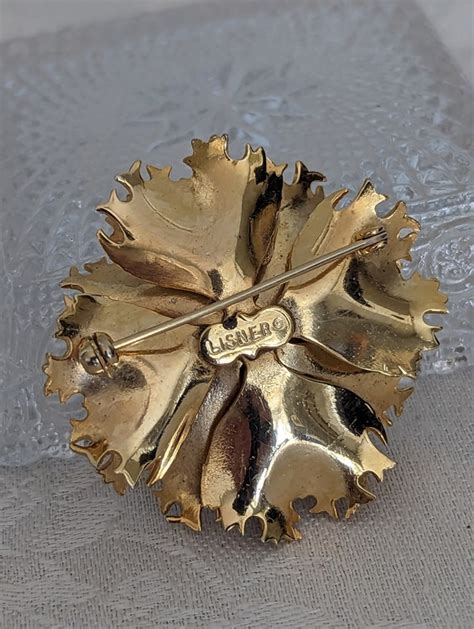 Vintage Signed Lisner Gold Tone Chrysanthemum Pin Bro Gem