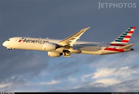 N An Boeing Dreamliner American Airlines Juan Manuel