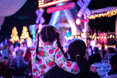 12 Incredible Christmas Light Shows for a Lit Holiday | iHeart