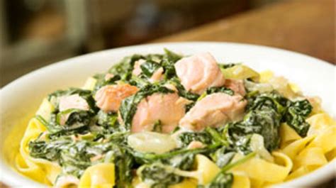 Bandnudeln Mit Frischem Spinat Und Lachs Rezept Frischer Spinat