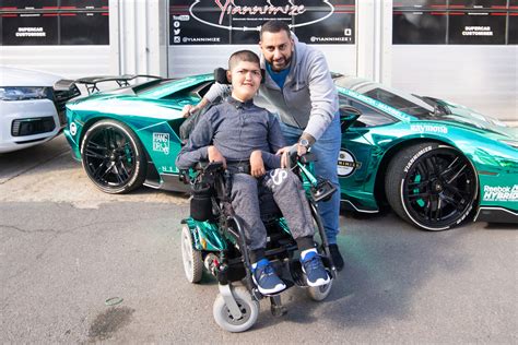 Yiannimize grants wheelchair wrapping wish for brave teen – Rays of