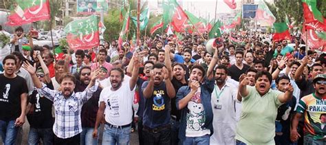 Police Arrested Dozens Of Pti Workers Going To Bani Gala Ary News