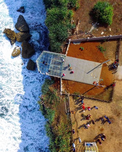 Teras Kaca Pantai Nguluran Gunung Kidul Keren Banget Wisatahits