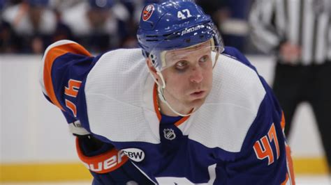 Islanders 3 takeaways: Leo Komarov pushed for exit not Lou Lamoriello