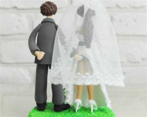 20 Awesomely Funny Wedding Cake Toppers | KLYKER.COM