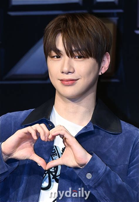 Md포토 강다니엘 제가 Mc 또 맡았어요 네이트 연예