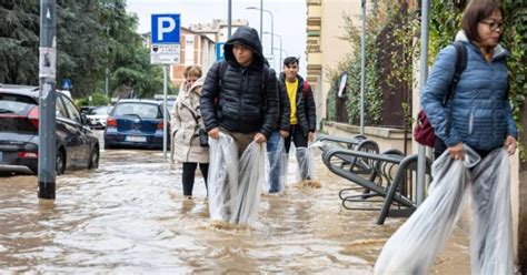 Milano Come Venezia Esonda Il Seveso E La Citt Si Allaga