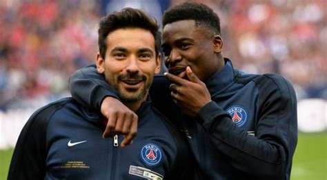 Psg Lavezzi Soutient Aurier