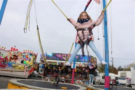 En Images À Sablé La Fête Foraine Retrouve La Place Du 8 Mai C