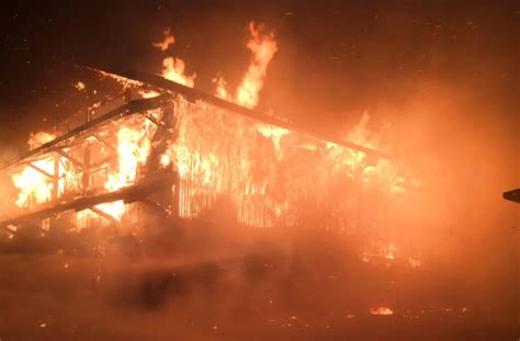 K He Und K Lber Sterben Bei Scheunenbrand