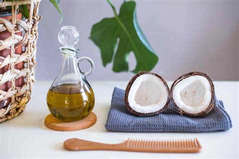 How To Make An Easy Coconut Oil Hair Mask With 2 Ingredients