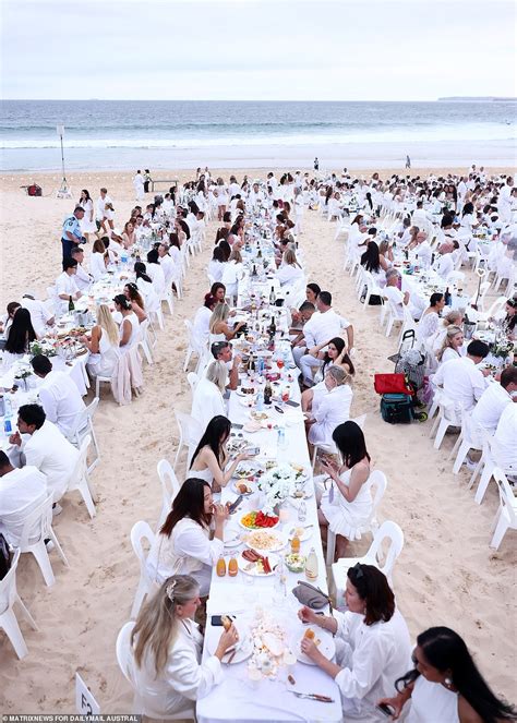 Le Diner En Blanc Hits Bondi Beach With 5 000 Revellers Dressed In All