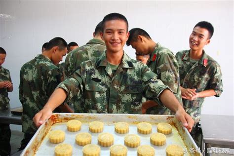 致新兵家長：您的孩子給您製作的「中秋月餅大禮」，安好勿念 每日頭條