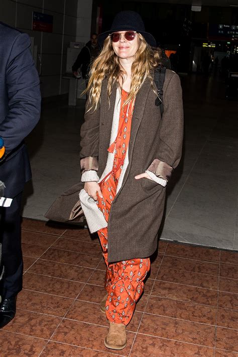 Drew Barrymore Brings Back the 90s at the Airport | Vanity Fair