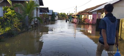 Banjir Di Aceh Barat Berangsur Surut Warga Mulai Membersihkan Rumah