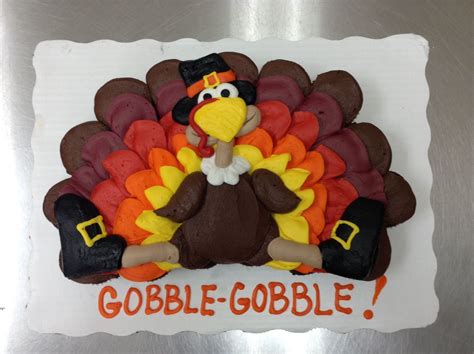 Thanksgiving Turkey Cupcake Cake Made With 24 Cupcakes And Buttercreme Turkey Cupcakes Cake