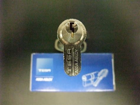 Euro Cylinder OEM Tesa Assa Abloy Lock Knob 3 Keys 5 Pin Metal Wood PVC