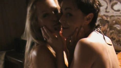 Jaime Winstone And Sian Breckin Lesbian Kiss Lesbian Media Blog