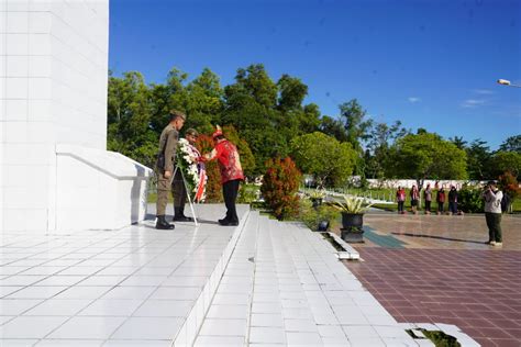 Pemprov Kalteng Laksanakan Upacara Ziarah Dan Tabur Bunga Di Taman