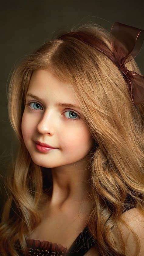 Fonds d écran Belle petite fille blonde 1920x1200 image