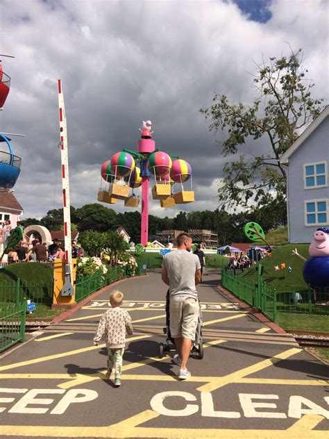 Paultons Park // Peppa Pig World Review - Lamb & Bear