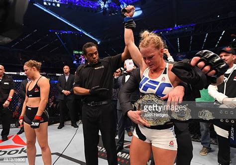 Ronda Rousey Vs Holly Holm Fotografías E Imágenes De Stock Getty Images