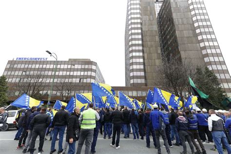 Zeni Ki Rudari Stigli Na Mirni Protest U Sarajevo