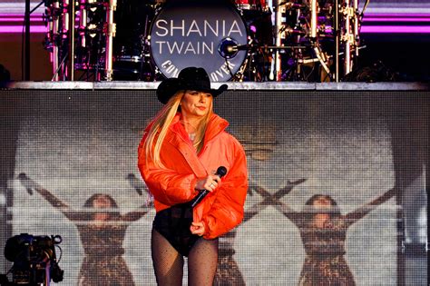 Shania Twain Fans Rage Put Some Clothes On As The Singer Performs In