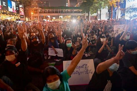 Thai Protesters Defy Police And Rally In Bangkok For Royal Reforms