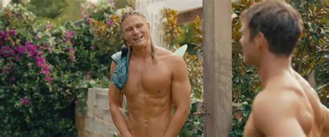 OMG He S Naked Actor Joe Davidson Plays A Surf Bro Who S Very Comfortable In Front Of Glen