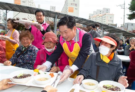 제천시 신백동 주민자치위원회 ‘사랑의 밥차 무료급식봉사