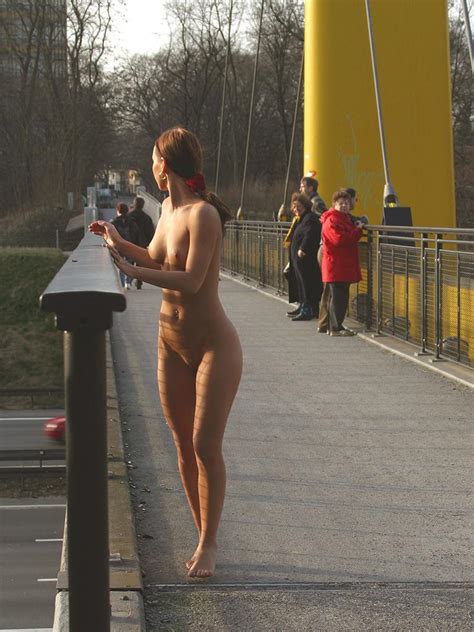 Susana Spears Nude In Public VoyeurFlash BLOG