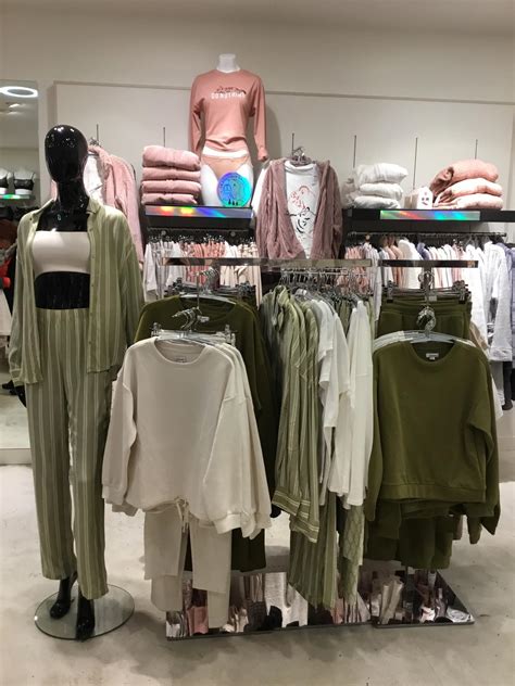 Etam : Vêtements Femme Englos 59320 (adresse, horaire et avis)