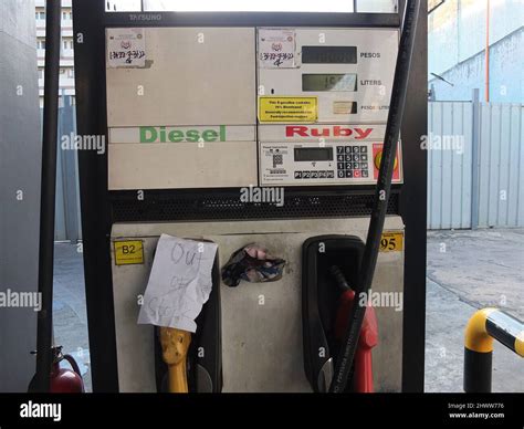 El combustible diésel está agotado en este dispensador de combustible