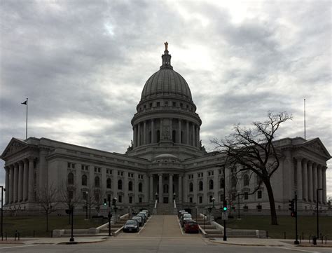 Wisconsin capitol building – Thoughtful Muse