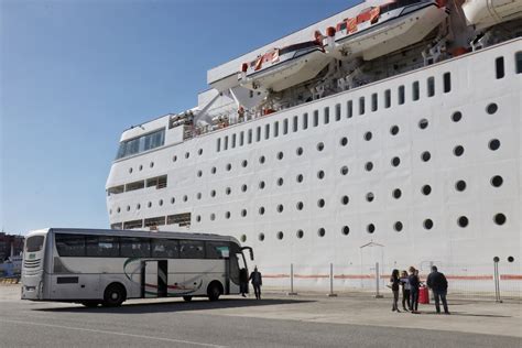 Reggio Calabria Arrivata Al Porto La Nave Da Crociera Neoclassica